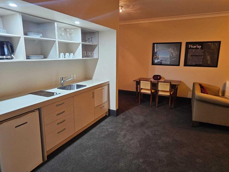 Gateway Motor Inn image