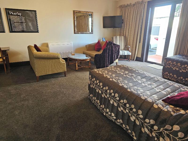 Gateway Motor Inn image