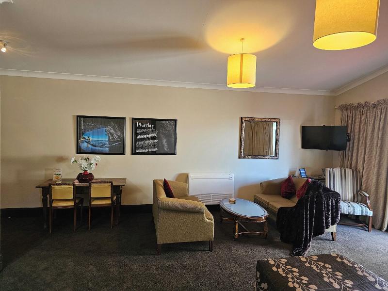 Gateway Motor Inn image