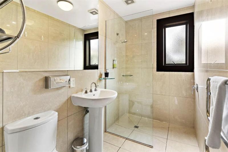 Gateway Motor Inn image