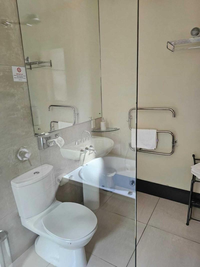 Gateway Motor Inn image