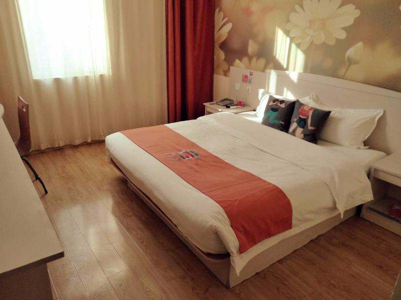 Pai Hotel HeZe Railway Station Plaza