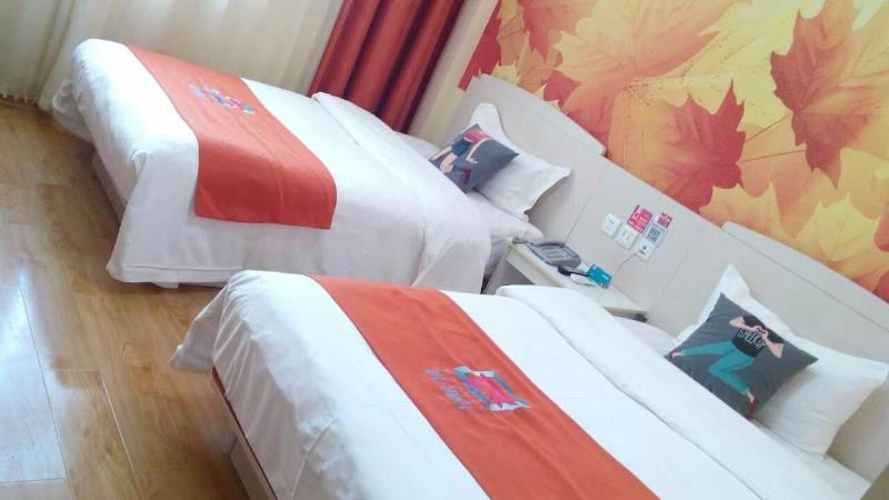Pai Hotel HeZe Railway Station Plaza