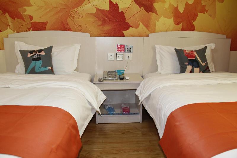 Pai Hotel HeZe Railway Station Plaza