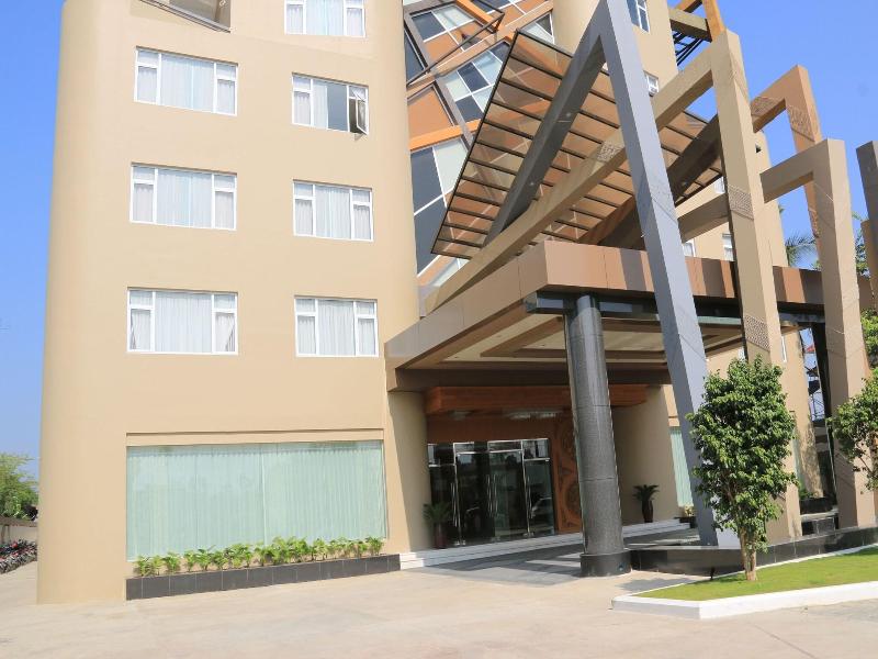 Eastern Palace Hotel image