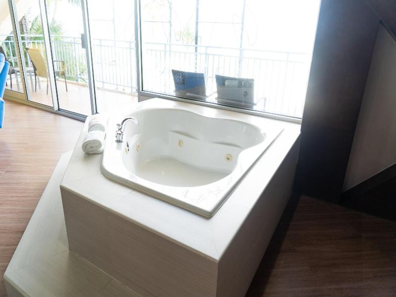 Surfrider Resort Hotel image