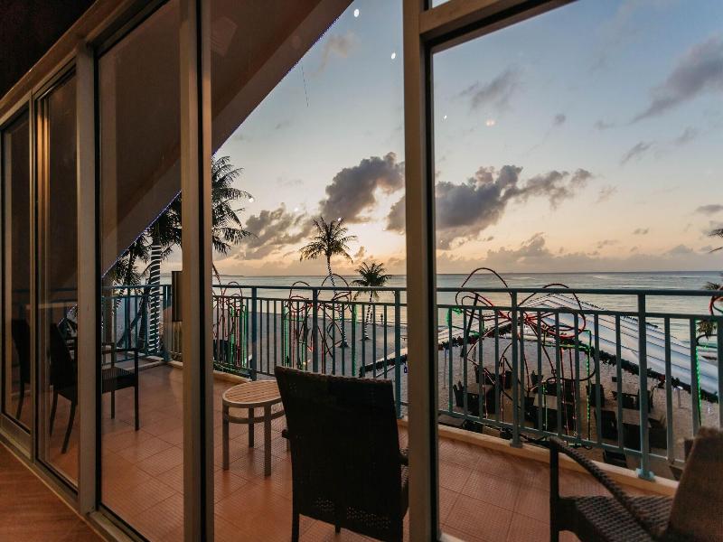 Surfrider Resort Hotel image
