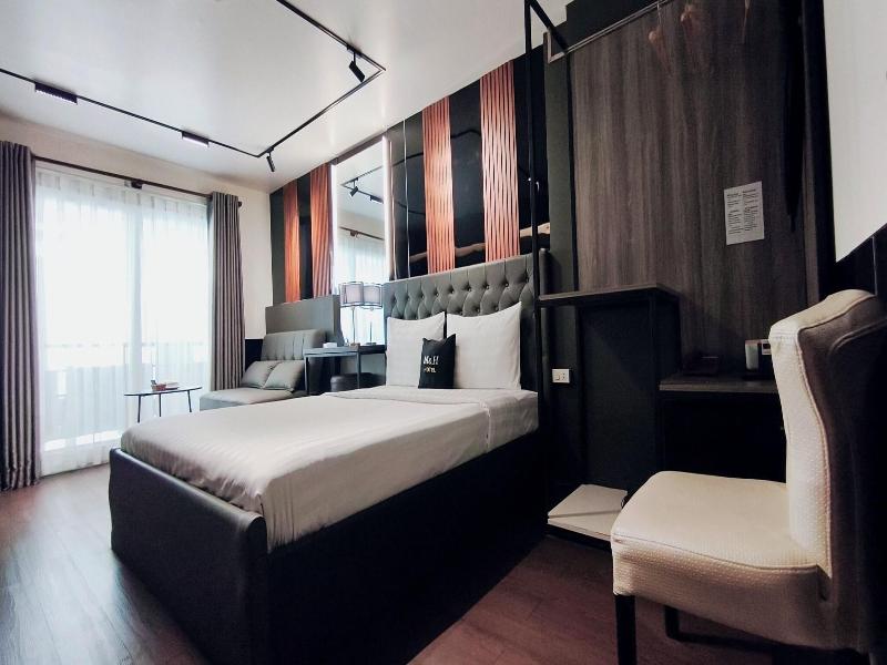 M H Hotel image