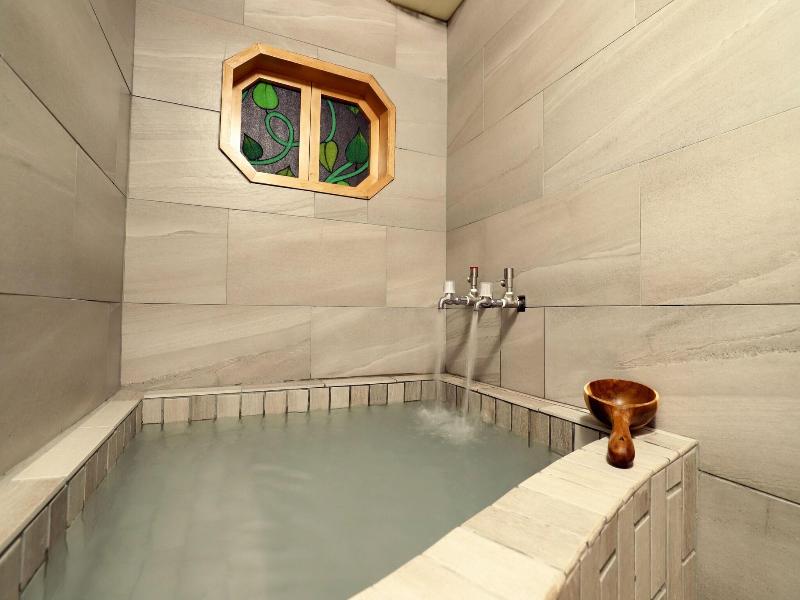 Phoenix Pavilion Hot Spring Hotel image