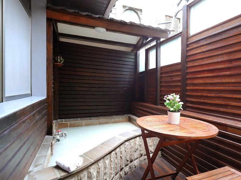 Phoenix Pavilion Hot Spring Hotel image