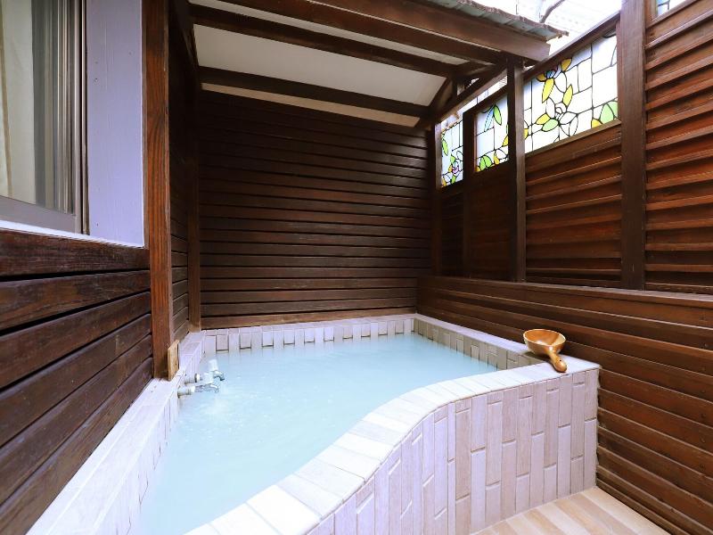 Phoenix Pavilion Hot Spring Hotel image