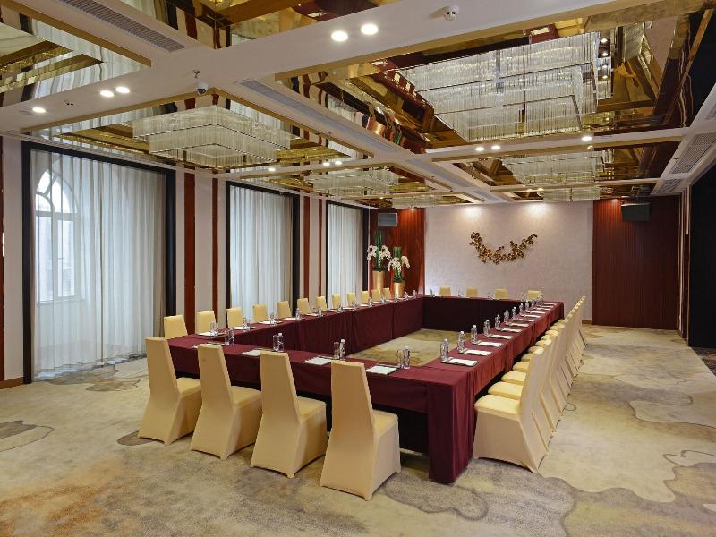 Menshine Gloria Plaza Hotel image
