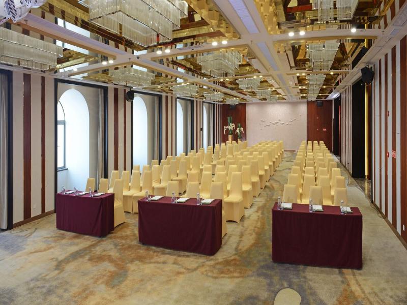 Menshine Gloria Plaza Hotel image