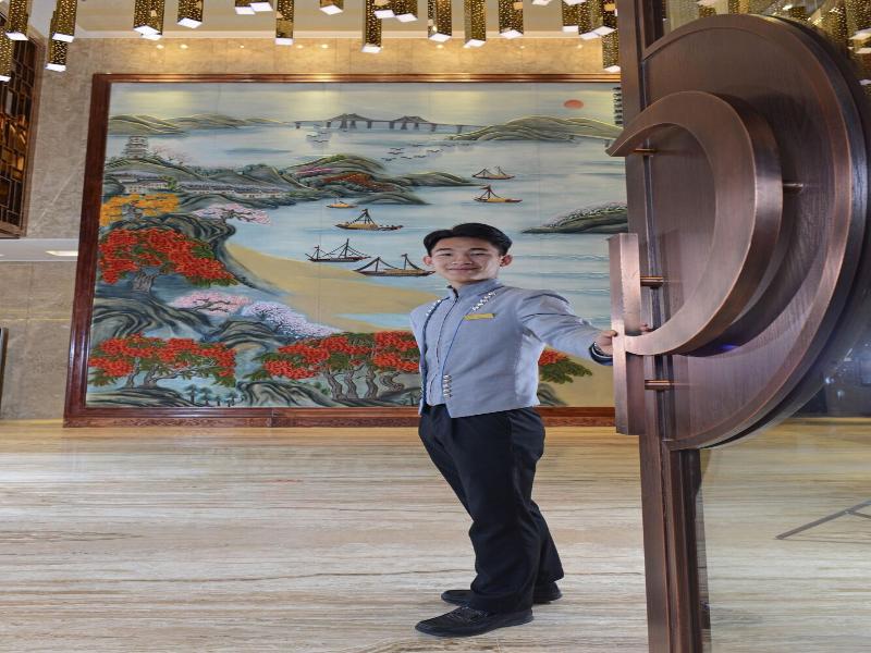 Menshine Gloria Plaza Hotel image
