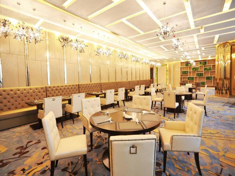Menshine Gloria Plaza Hotel image