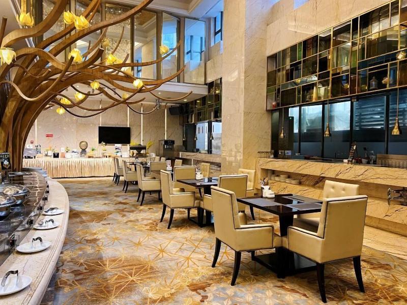 Menshine Gloria Plaza Hotel image