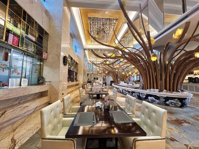 Menshine Gloria Plaza Hotel image