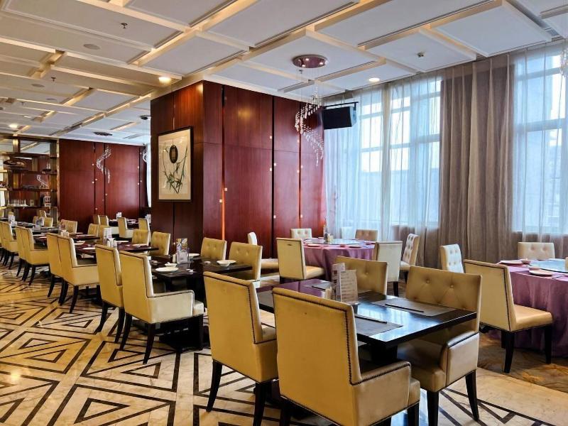 Menshine Gloria Plaza Hotel image