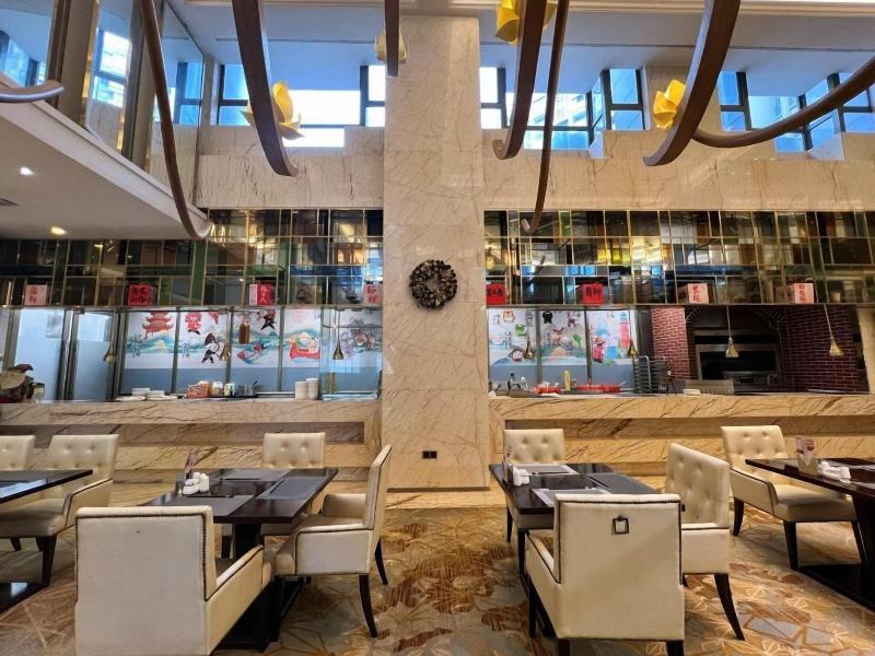 Menshine Gloria Plaza Hotel image