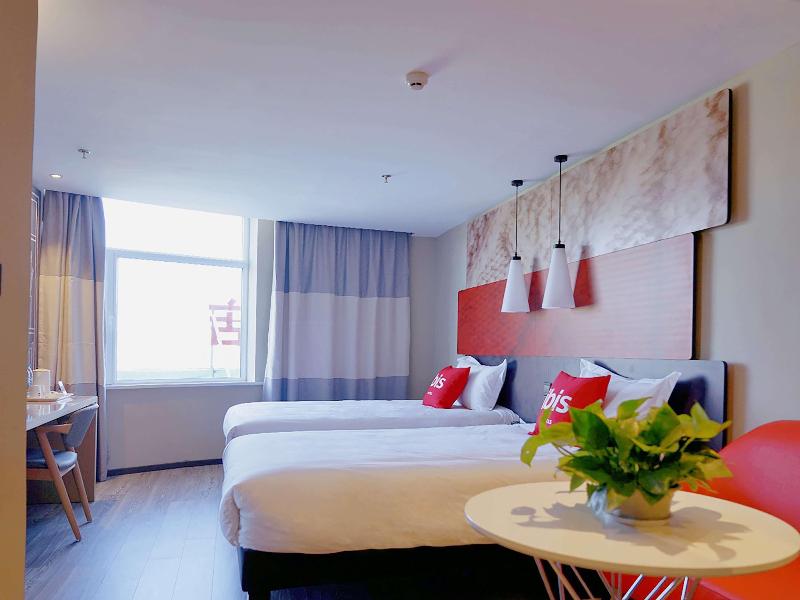 Ibis Hotel (Jiayuguan Railway Station) image