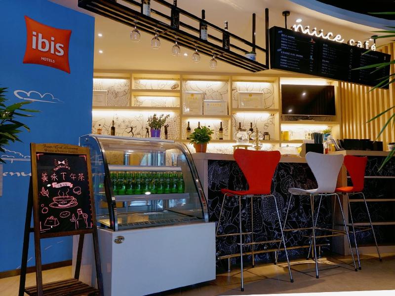 Ibis Hotel (Jiayuguan Railway Station) image