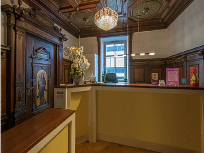 Batu Apart Hotel image