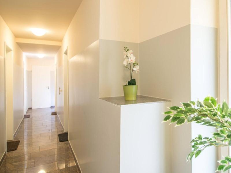 Batu Apart Hotel image