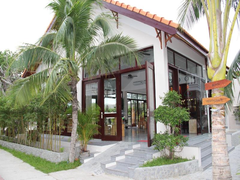 Gm Doc Let Beach Resort And Spa