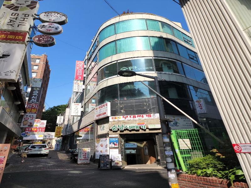 OYO Hostel Myeongdong 3 image