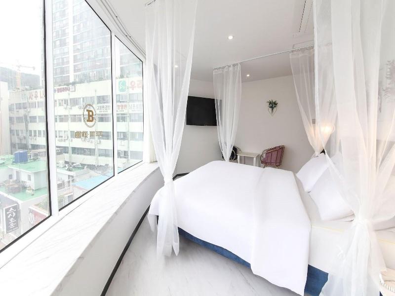 Busan Songdo Beach Brown Dot Hotel image