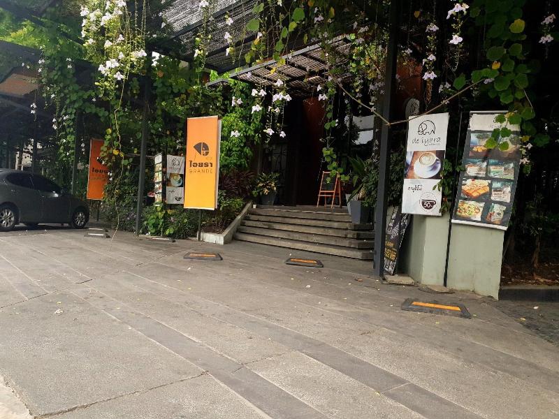 Iresidence Hotel Pathumthani image