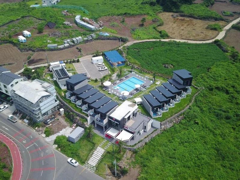 Jeju Christmas Poolvilla Resort