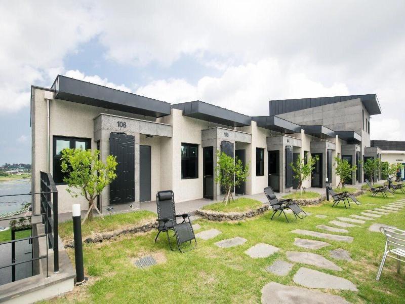 Jeju Christmas Poolvilla Resort