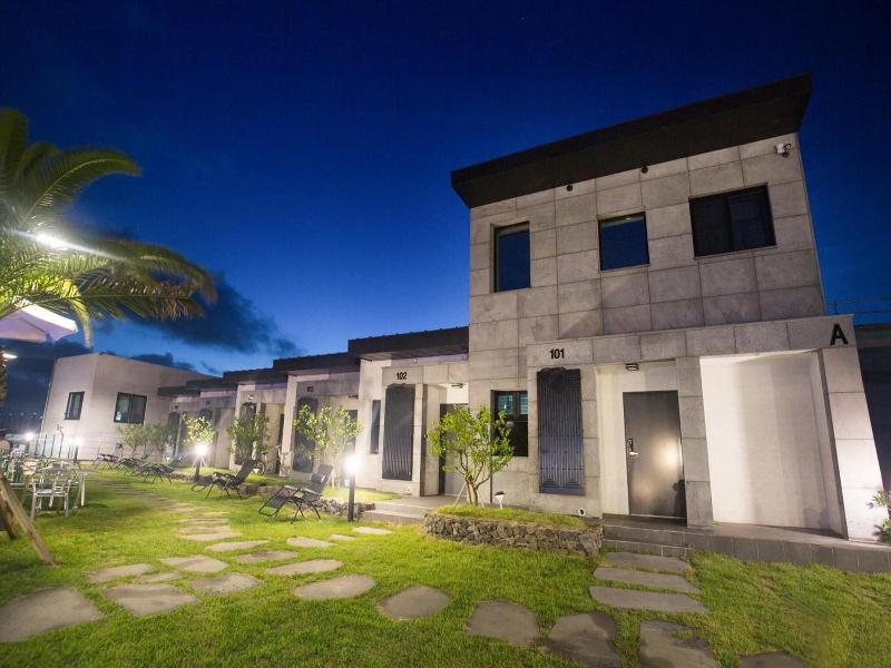 Jeju Christmas Poolvilla Resort