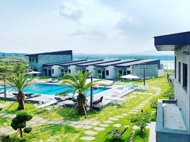 Jeju Christmas Poolvilla Resort