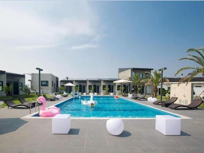 Jeju Christmas Poolvilla Resort