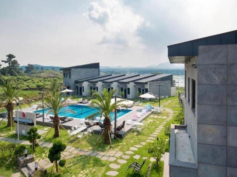 Jeju Christmas Poolvilla Resort