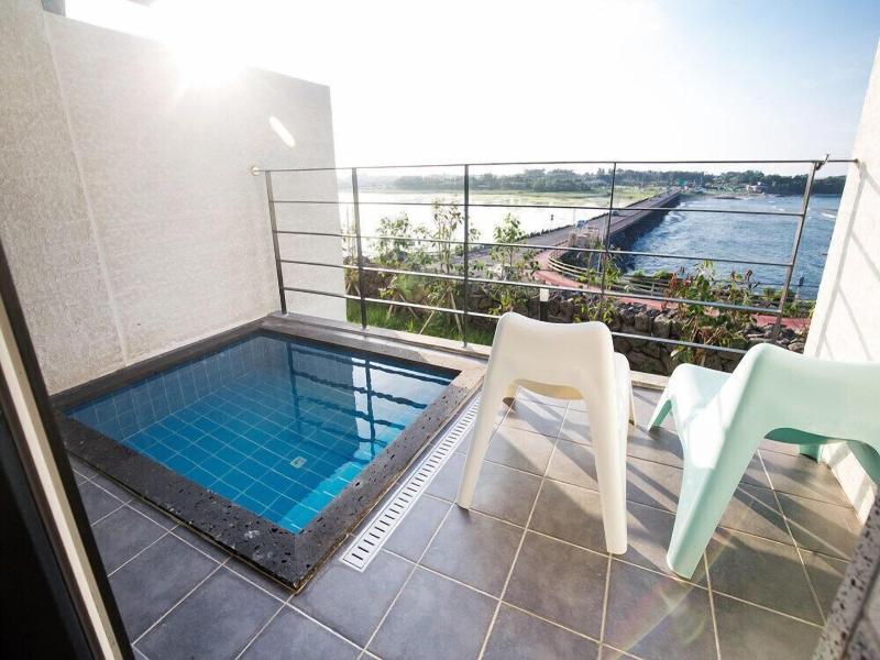 Jeju Christmas Poolvilla Resort