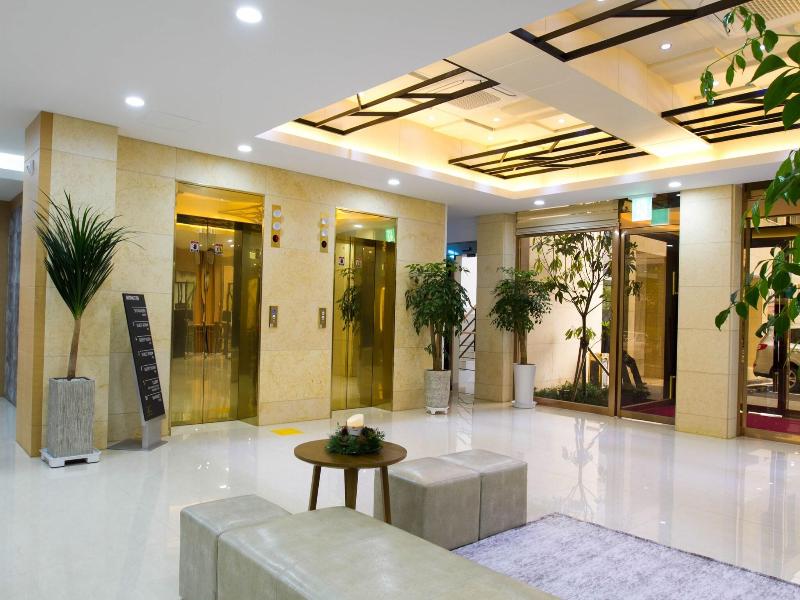 Black Sands Hotel