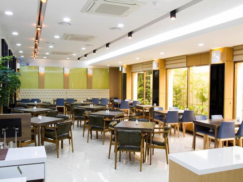 Black Sands Hotel