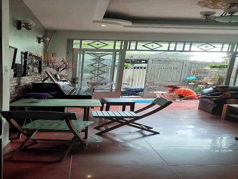 Long Hostel image