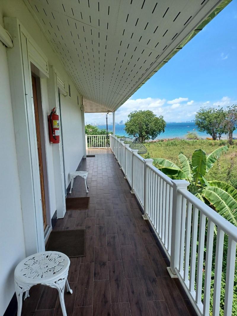 Koh Larn Riviera image