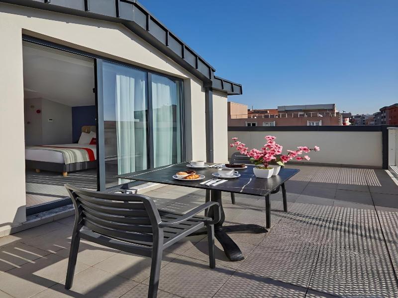 Holiday Inn Express Istanbul  Atakoy Metro image
