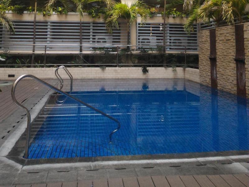 Favila Condotel 150 Newport Boulevard image