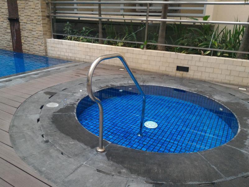 Favila Condotel 150 Newport Boulevard image