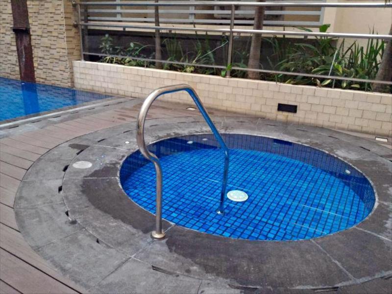Favila Condotel 150 Newport Boulevard image