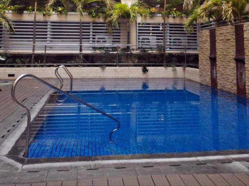 Favila Condotel 150 Newport Boulevard image