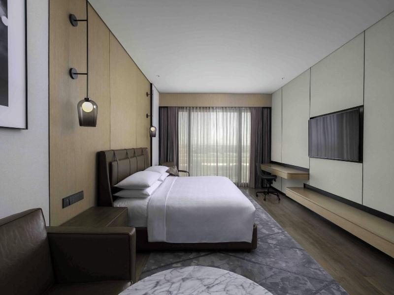 Sheraton Manila Hotel image