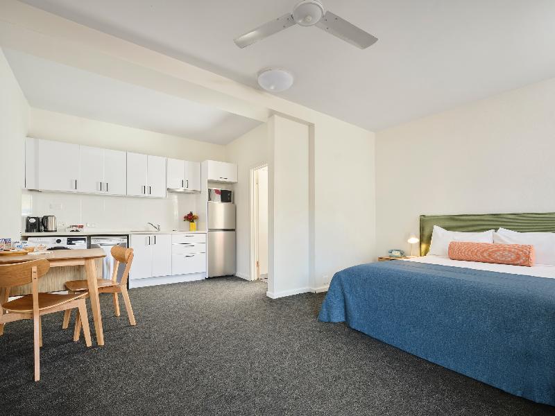 Baileys Motel image