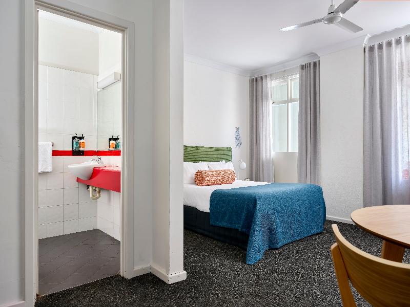 Baileys Motel image
